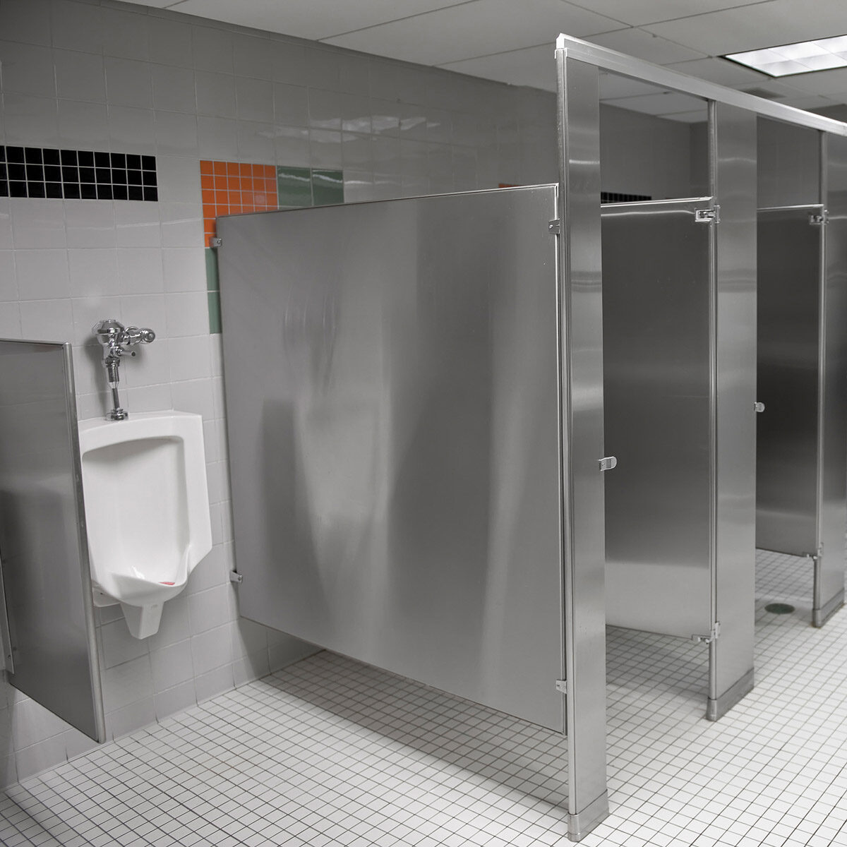 iStock_000011398591-bathroom-sansol-1.jpg